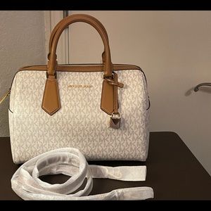 Micheal Kors Hayes Large Duffel Satchel Vanilla